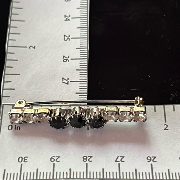 Vintage Rhinestone pin - Picture 2 of 4